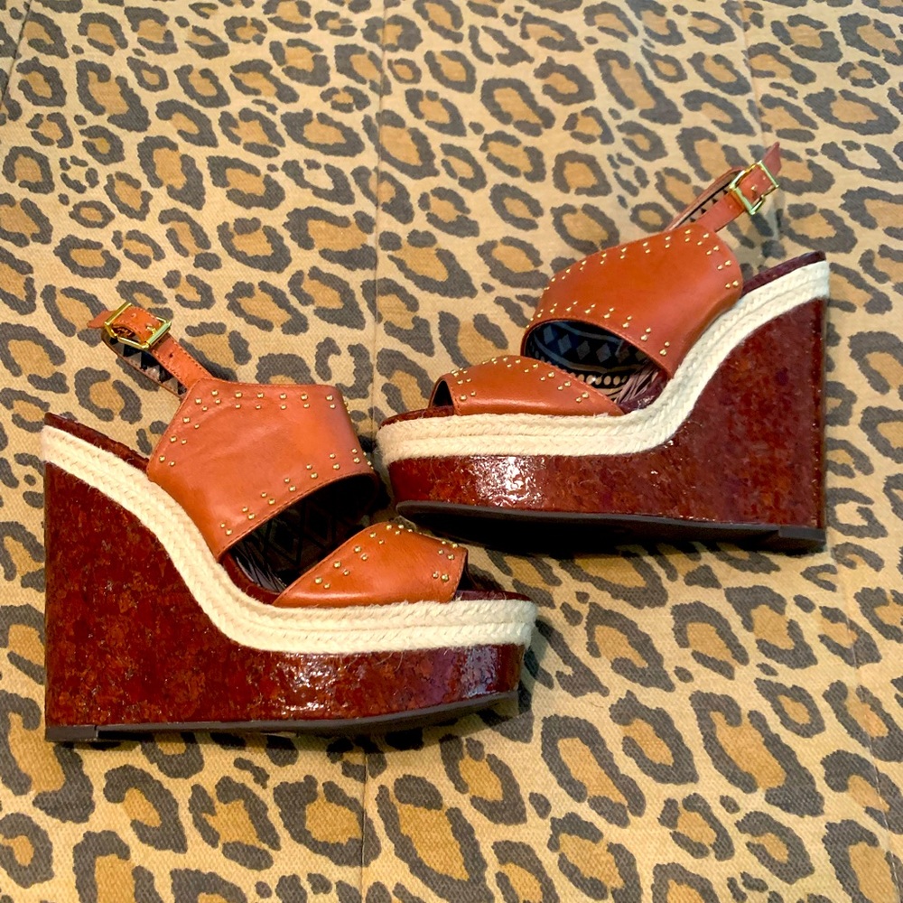 Jessica Simpson wedge